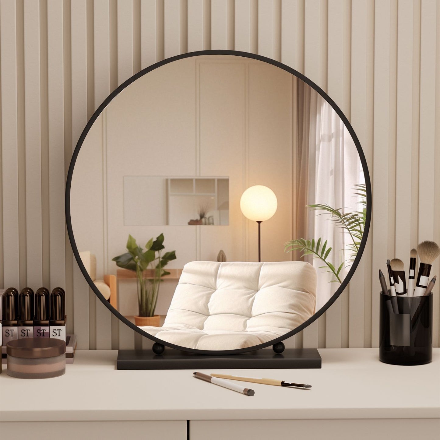 Round Smart Vanity Mirror with Dimmable Lighting